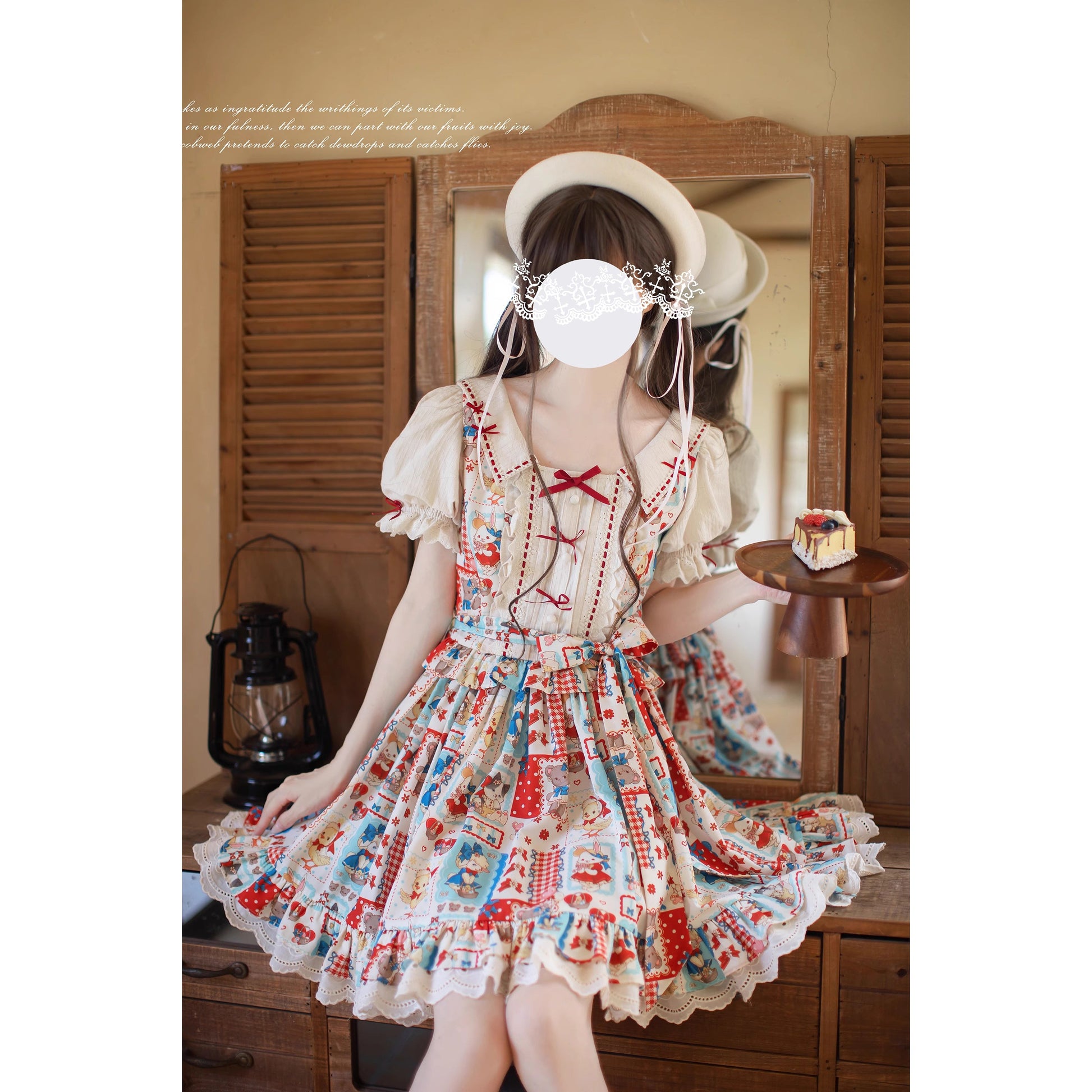 絵本の挿絵の刺繍ワンピース