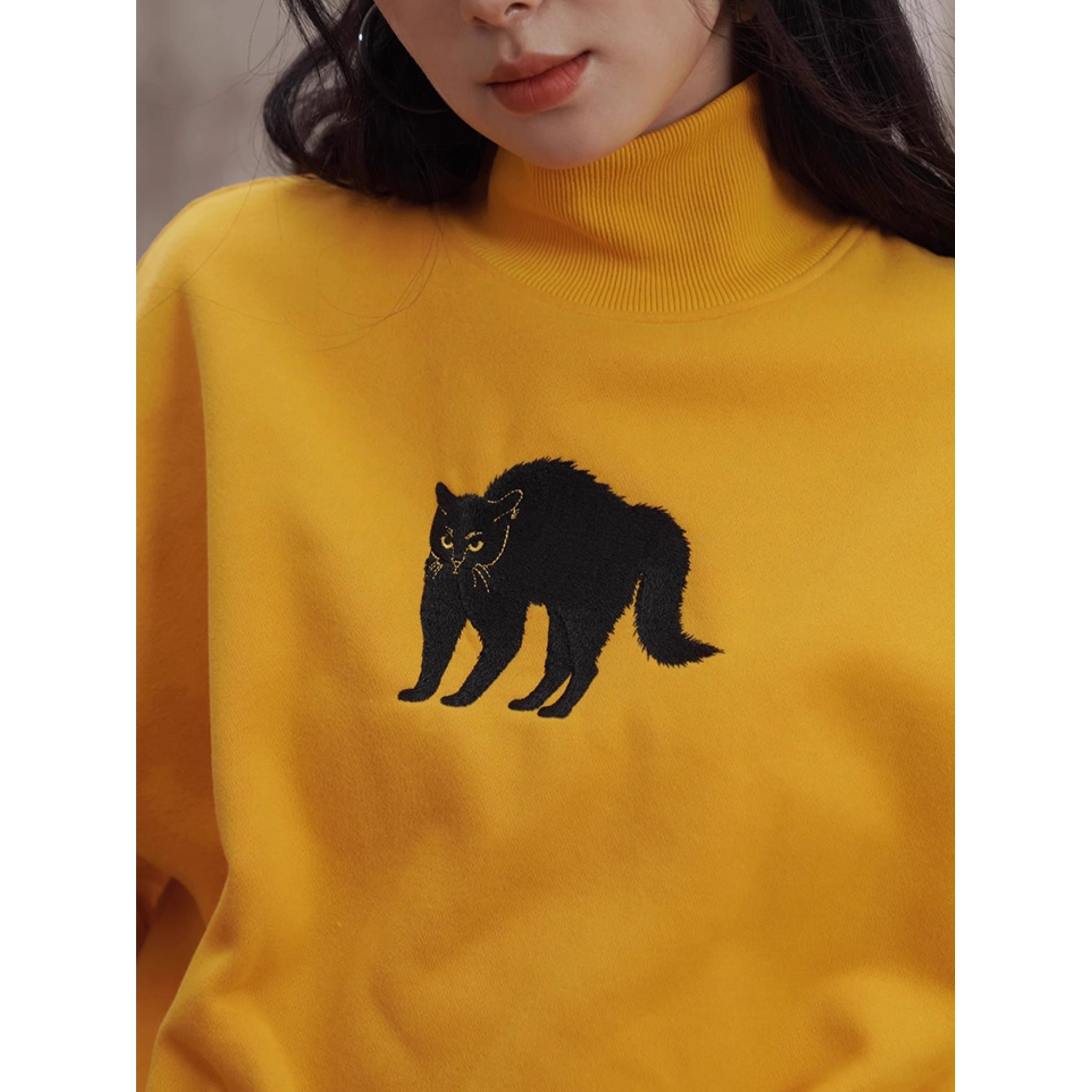 Black cat embroidered high neck sweatshirt – remulia