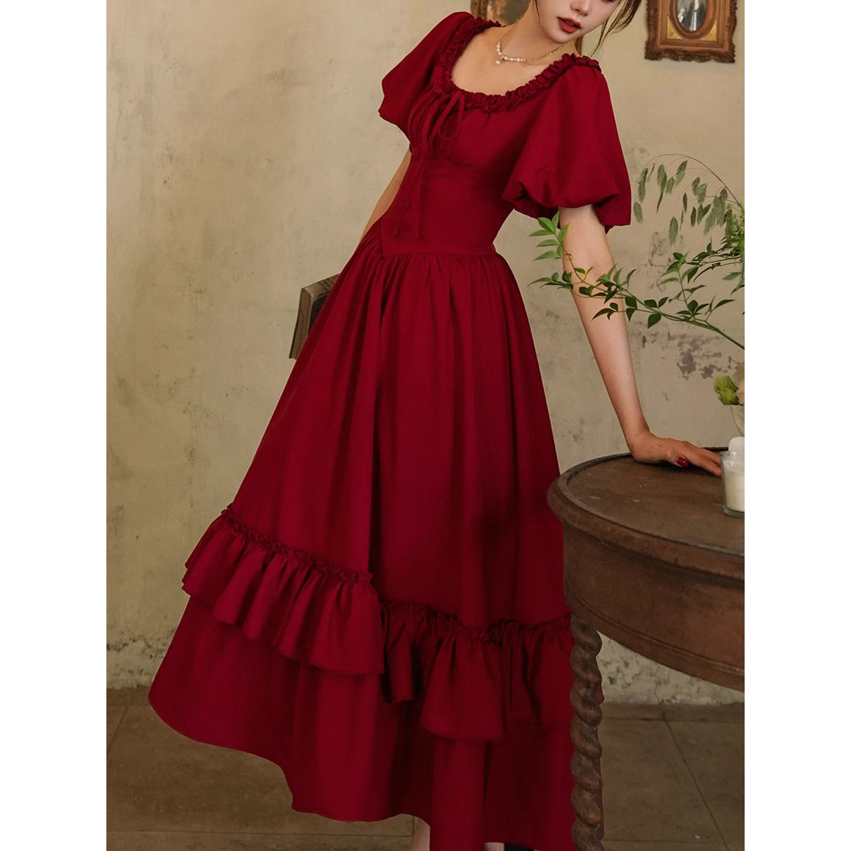 葡萄酒色の貴婦人のコルセットワンピース