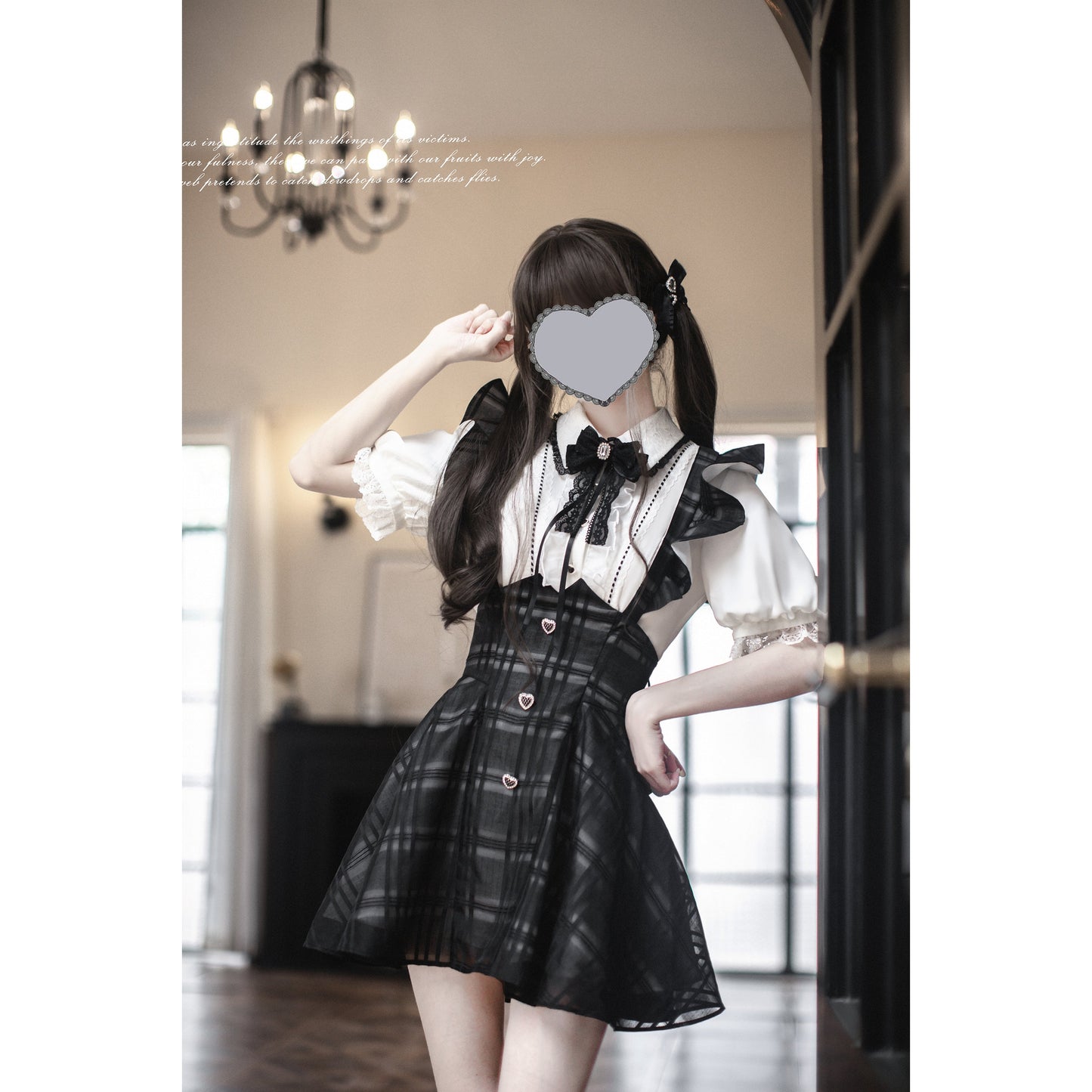 黒墨格子柄のジャンパースカートとブラウス - ショート丈