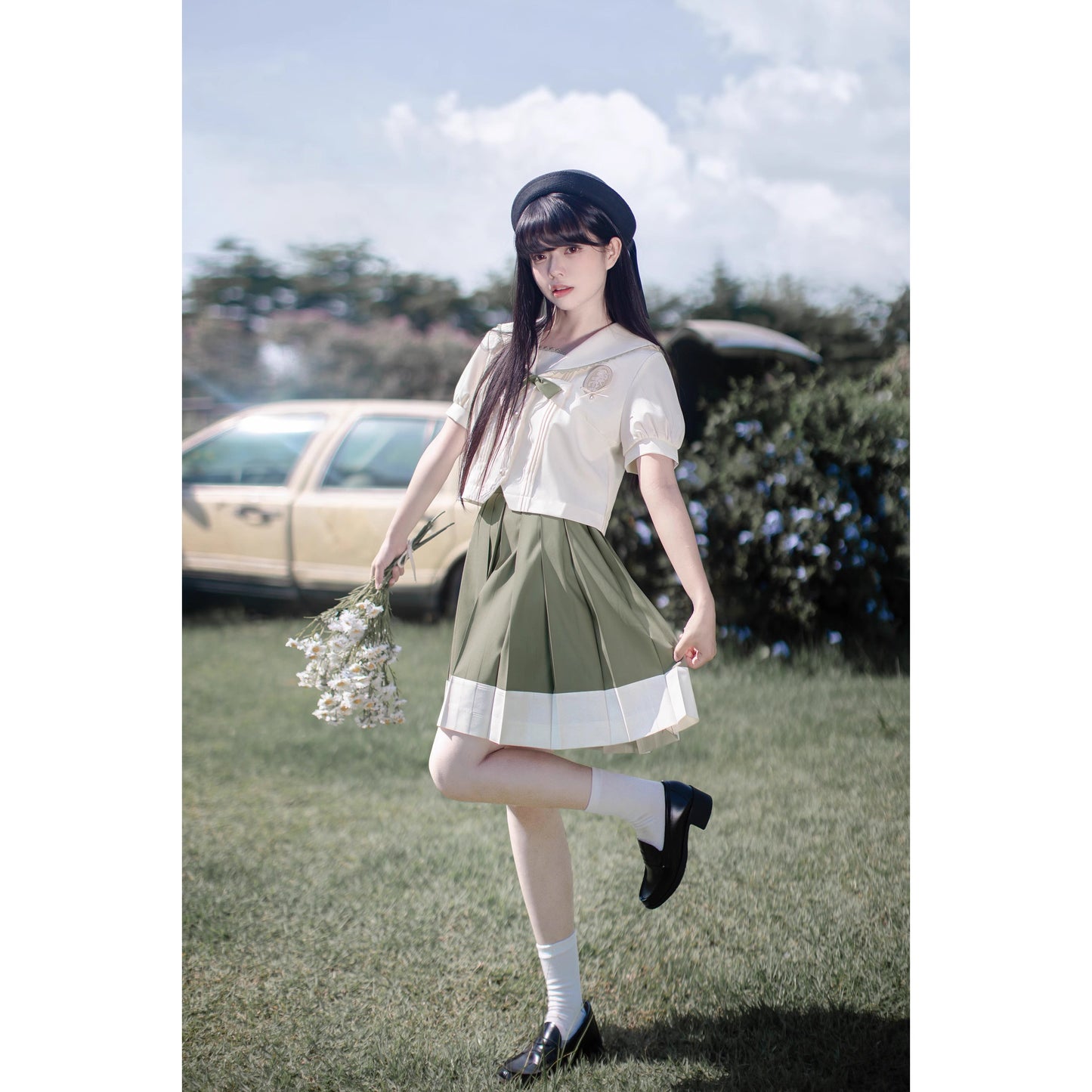灰緑のお嬢様の文学セーラーブラウスとプリーツスカート