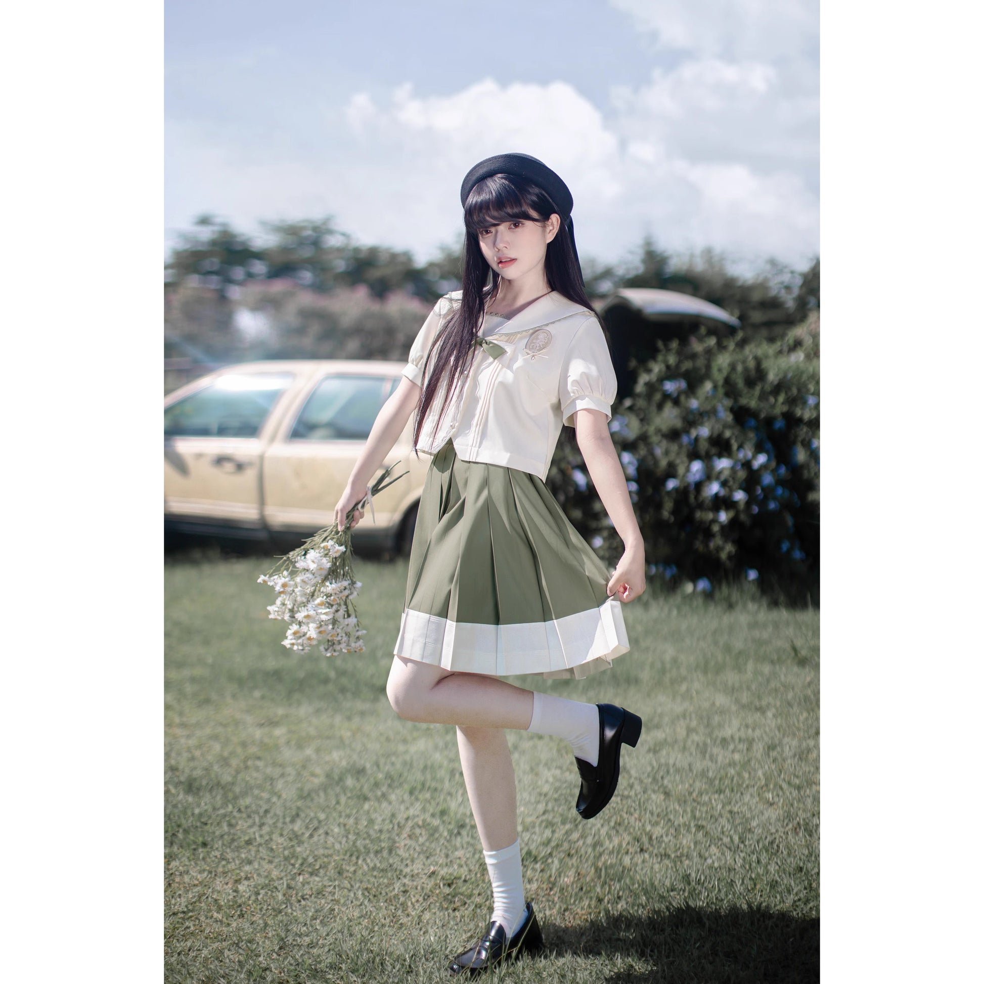 灰緑のお嬢様の文学セーラーブラウスとプリーツスカート