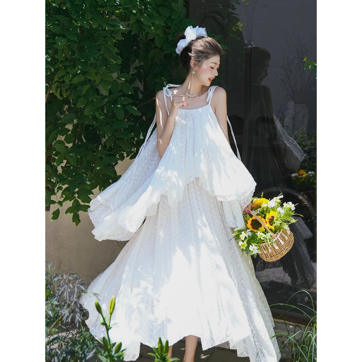 月光の花の刺繍キャミソールとロングスカート