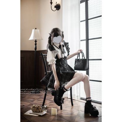 黒墨格子柄のジャンパースカートとブラウス - ショート丈