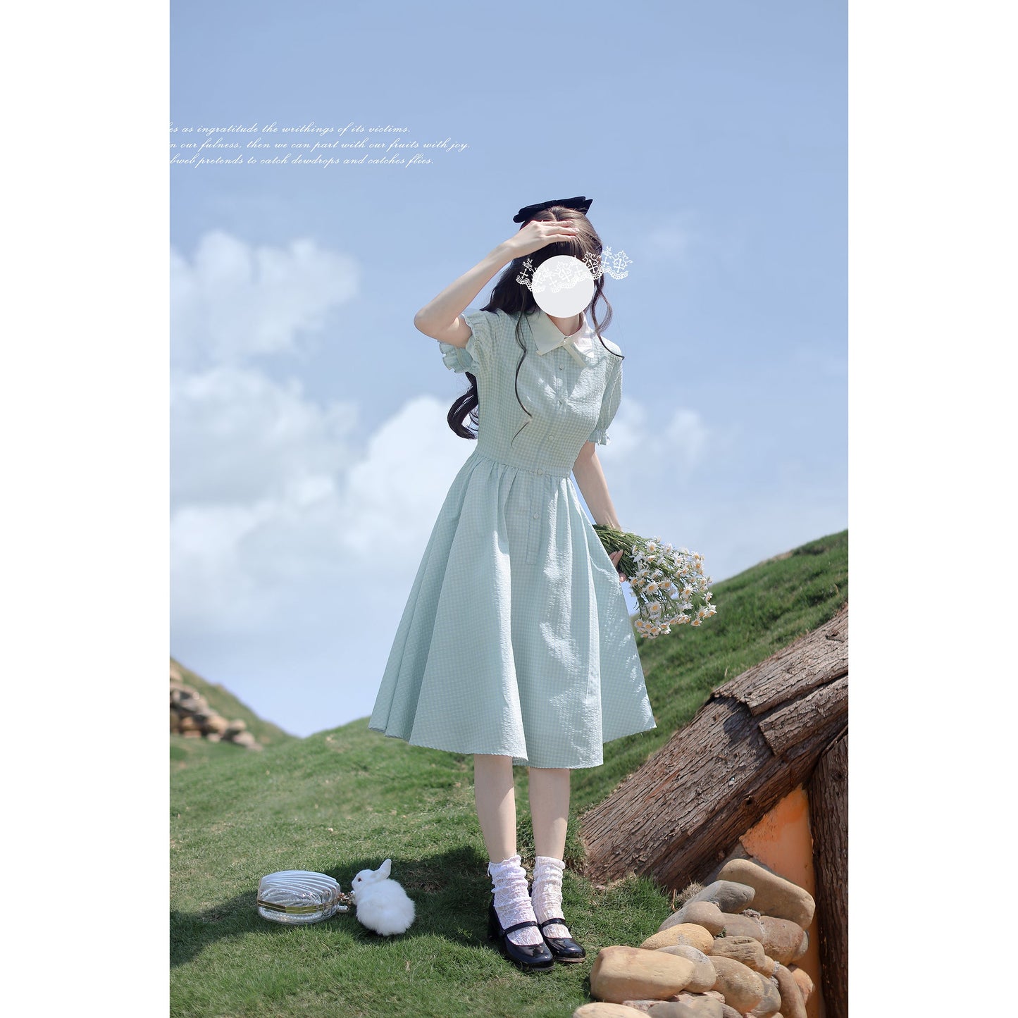 水縹の空色ワンピースと刺繍エプロン