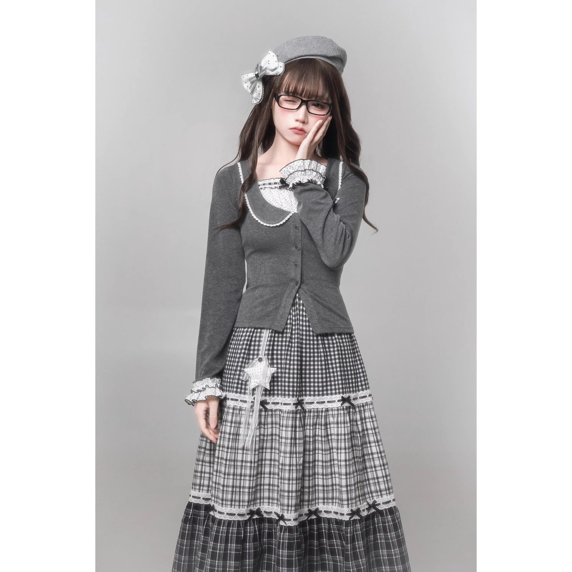 書斎のお嬢様のドッキングトップスとティアードスカート