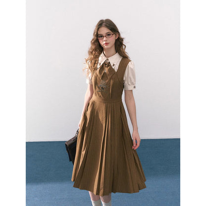 魔法学校の刺繍ジャンパースカートとブラウスとリボンタイ