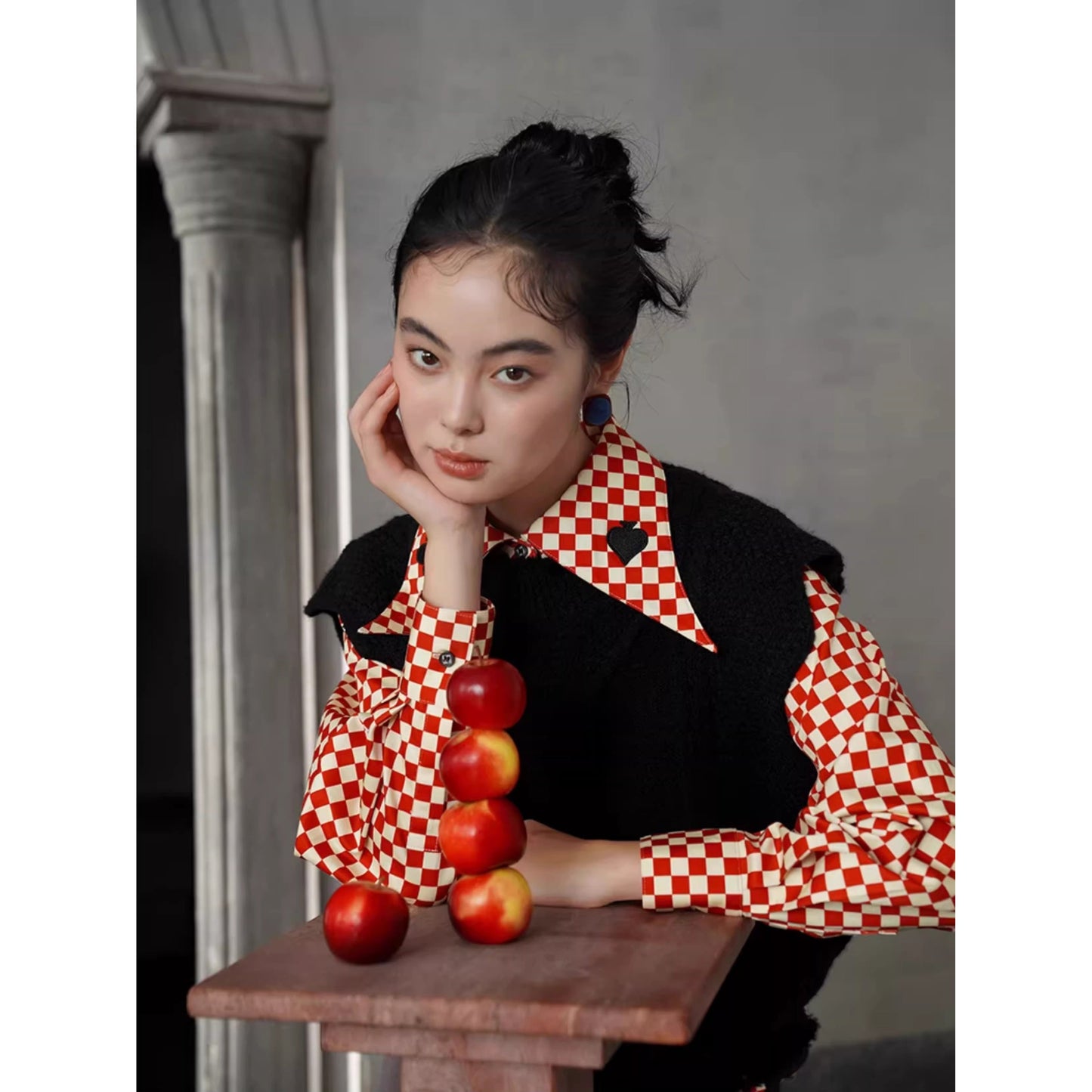 トランプのマークの刺繍ブラウス - Checked