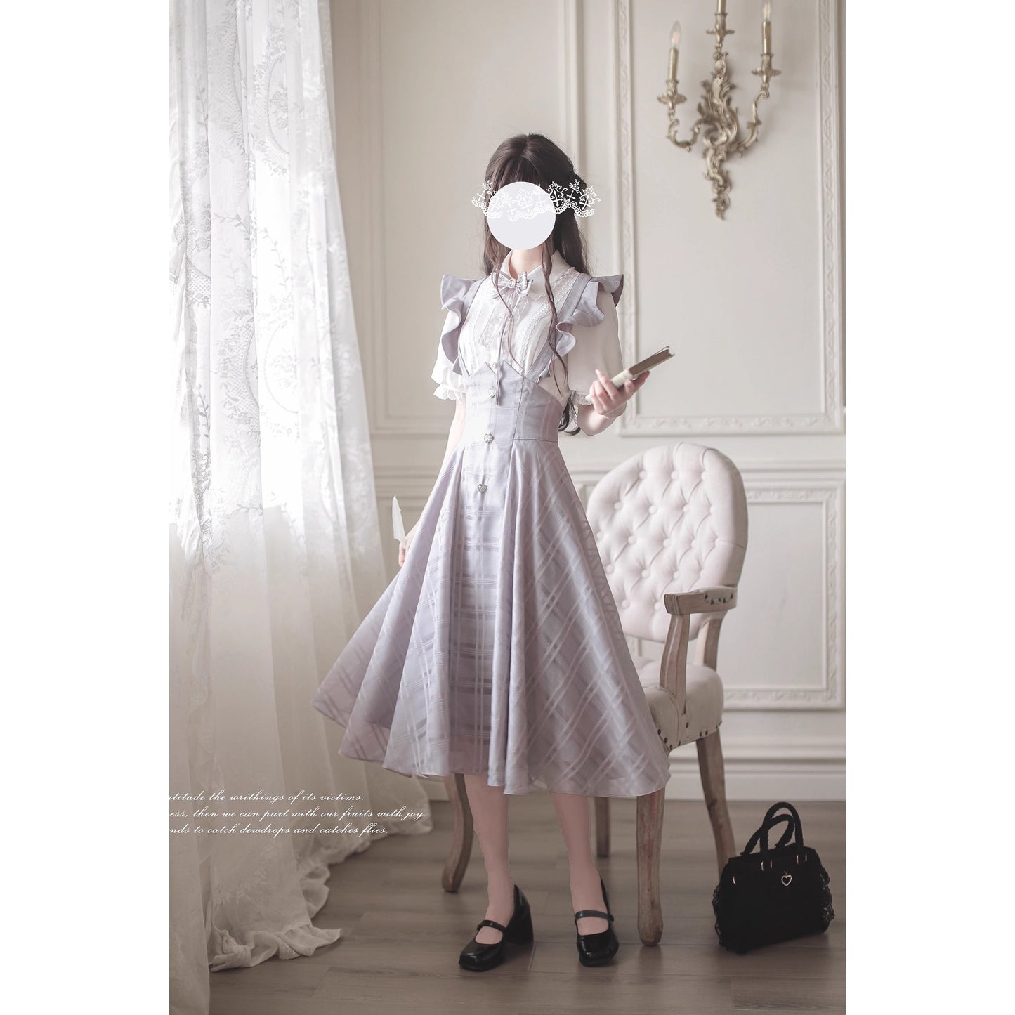 浅紫の令嬢のジャンパースカートとブラウス