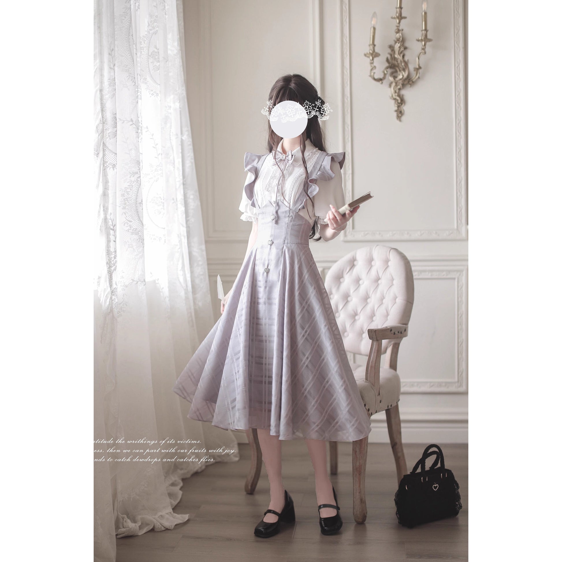 浅紫の令嬢のジャンパースカートとブラウス