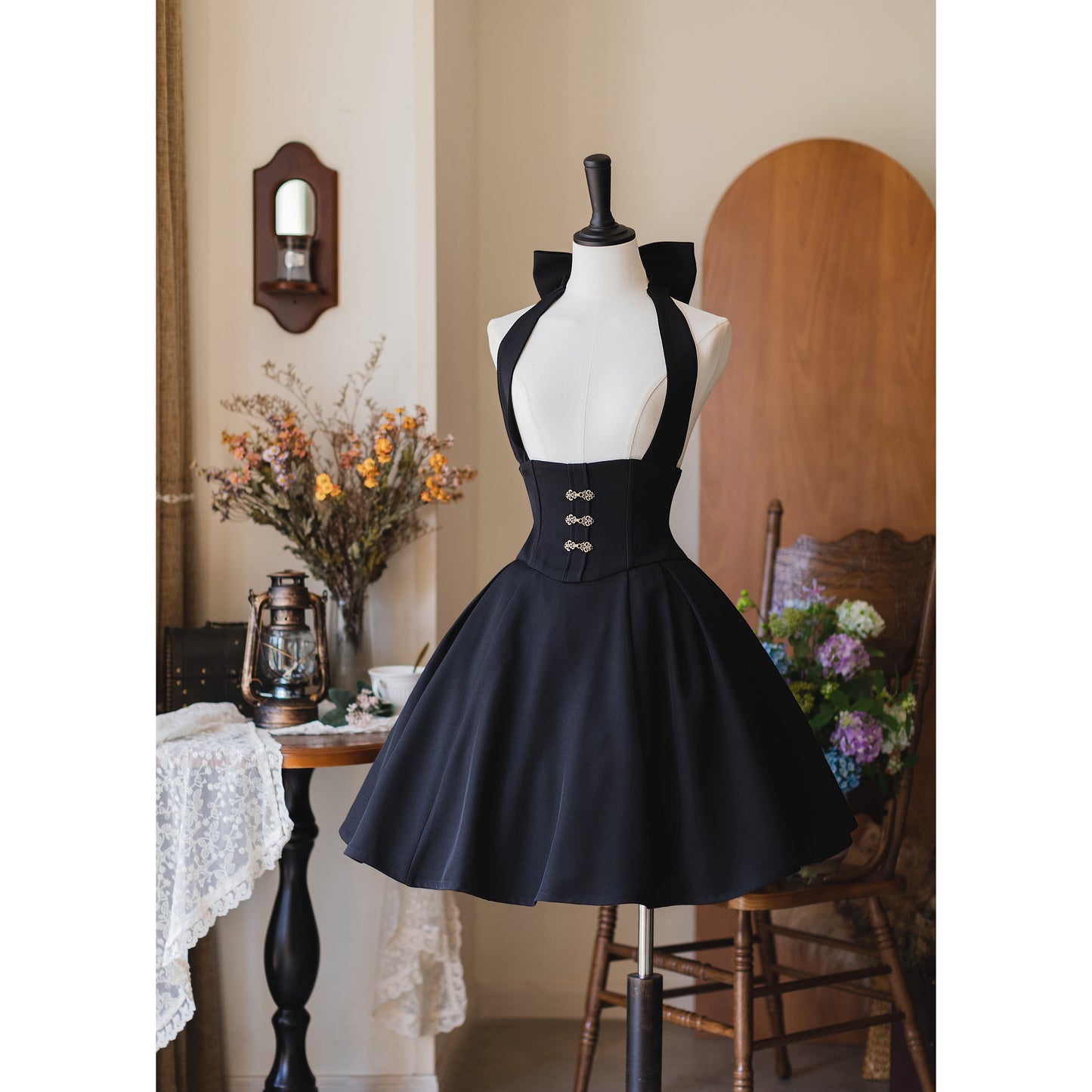 英国のお嬢様のクラシカルジャンパースカート - ショート丈（ブラック）