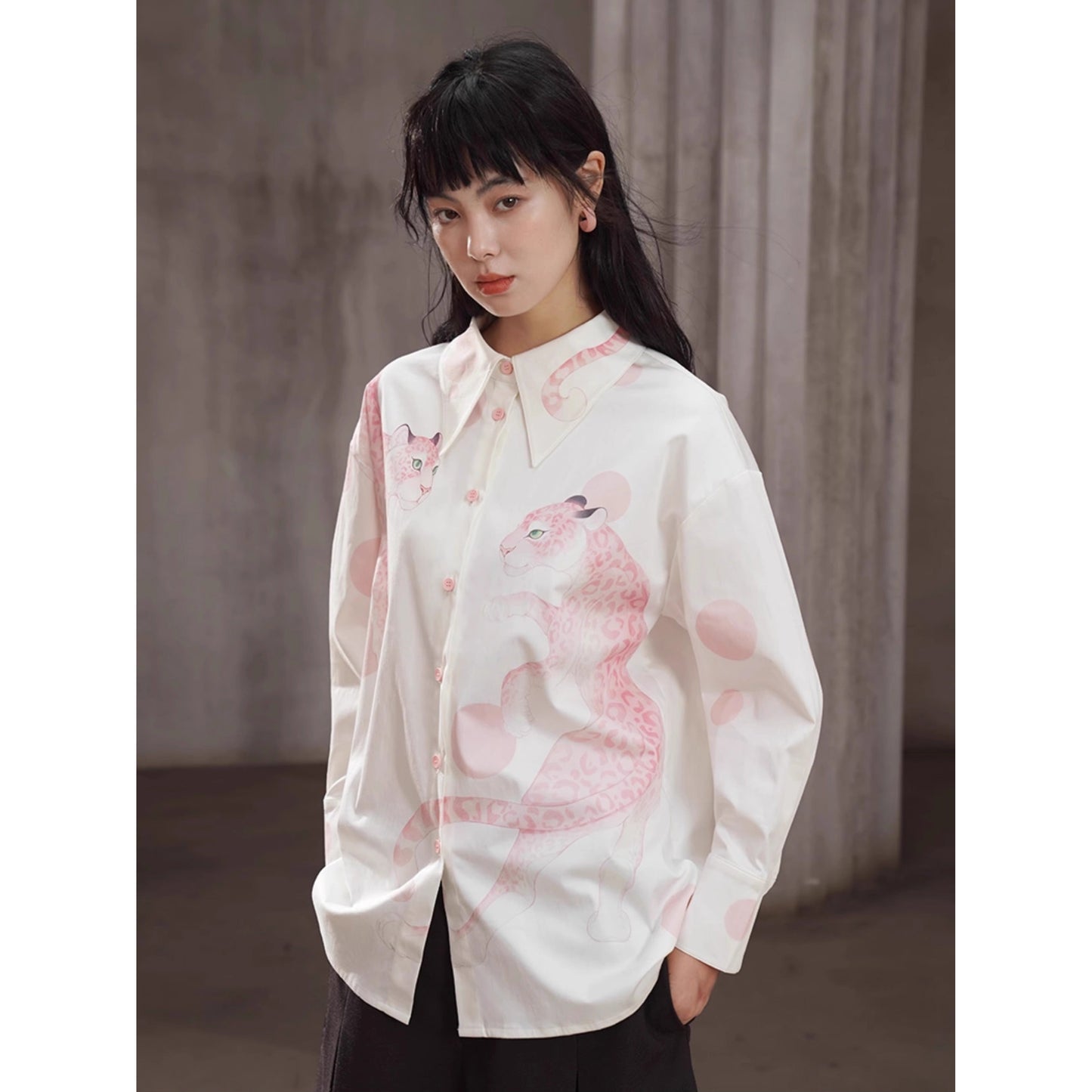 豹の挿絵ブラウス