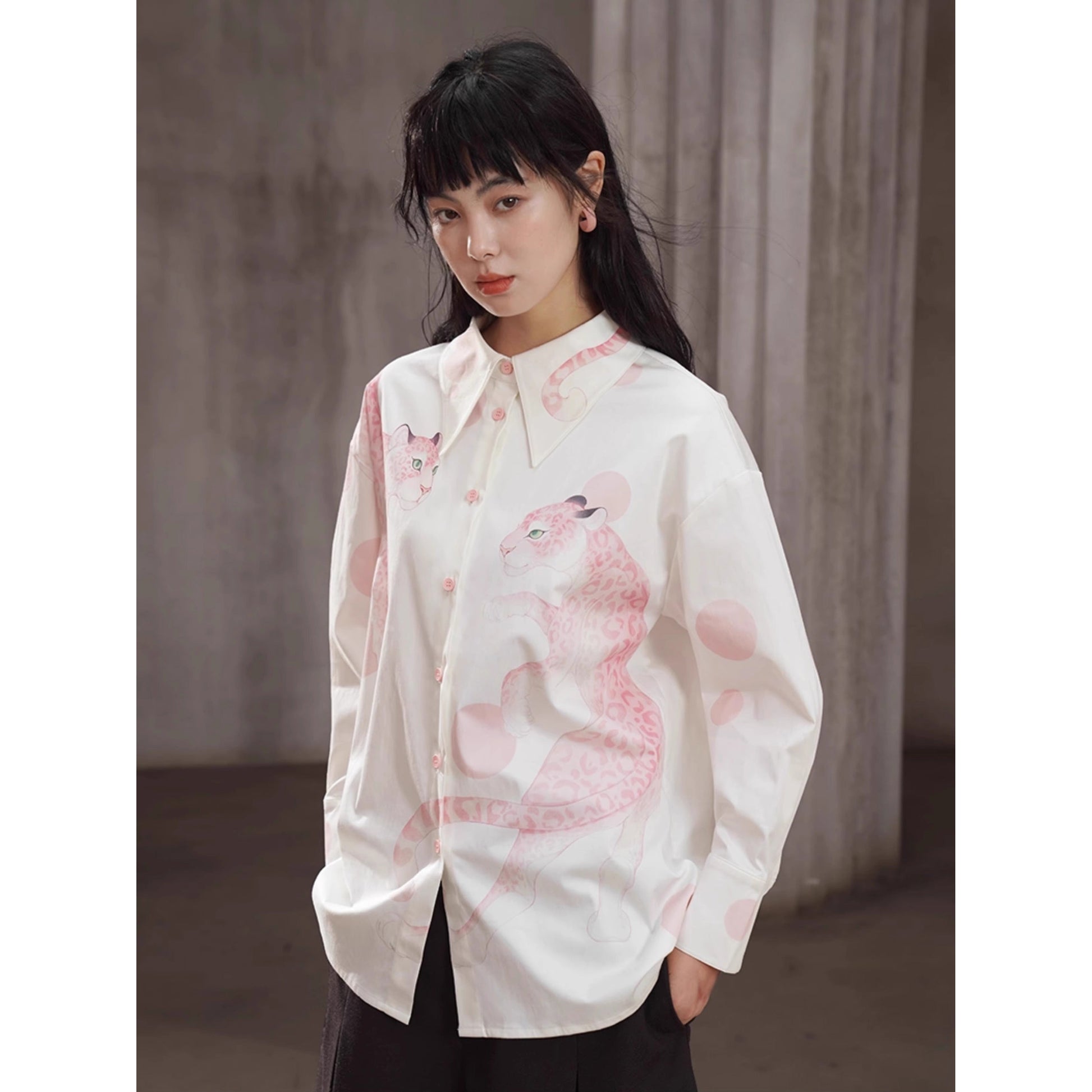 豹の挿絵ブラウス