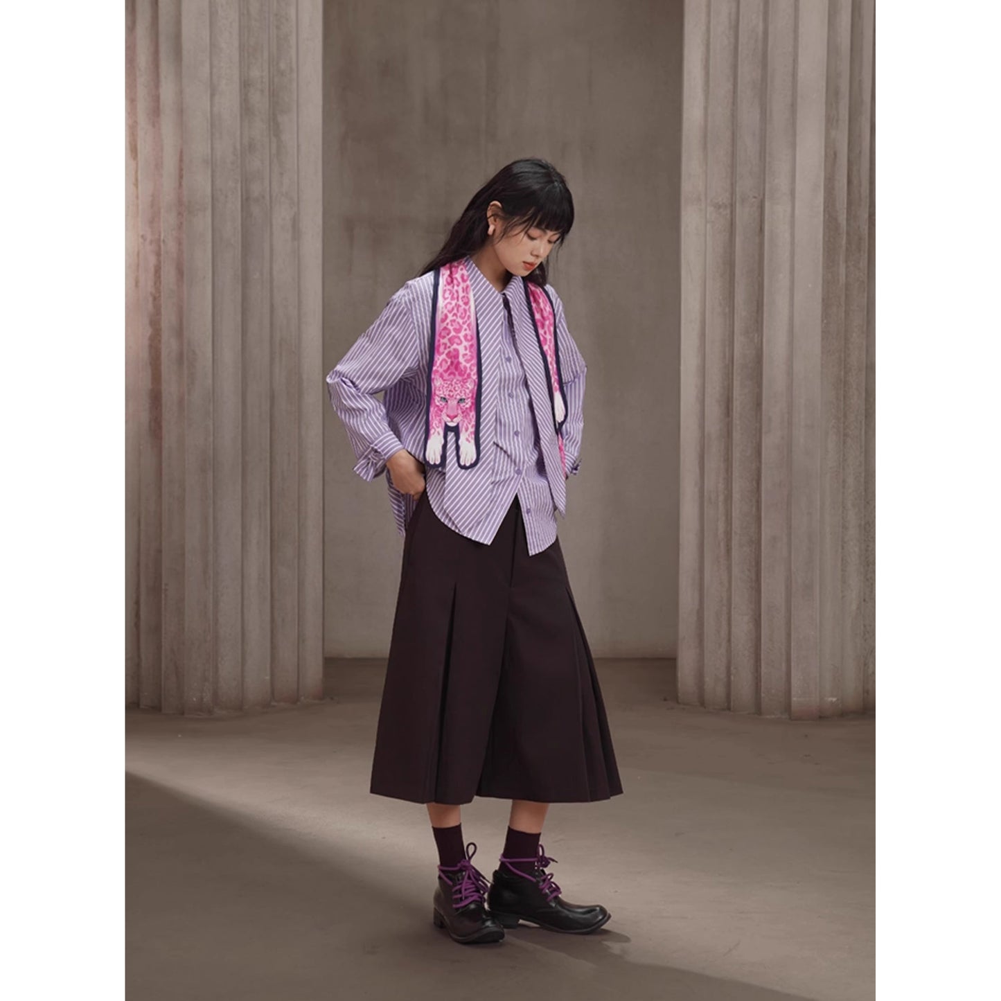 薄紫の縦縞ストライプブラウス