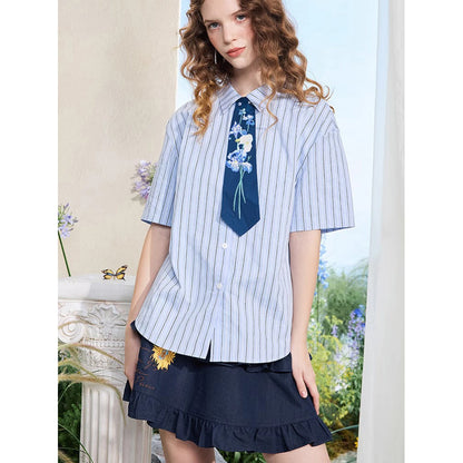 アイリスの花のネクタイブラウス