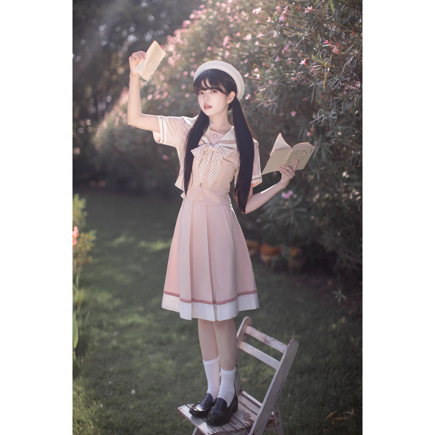 桜色のお嬢様の文学セーラーブラウスとプリーツスカート