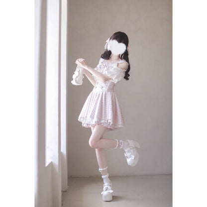 桃色のお嬢様のフリルトップスとコルセットスカート