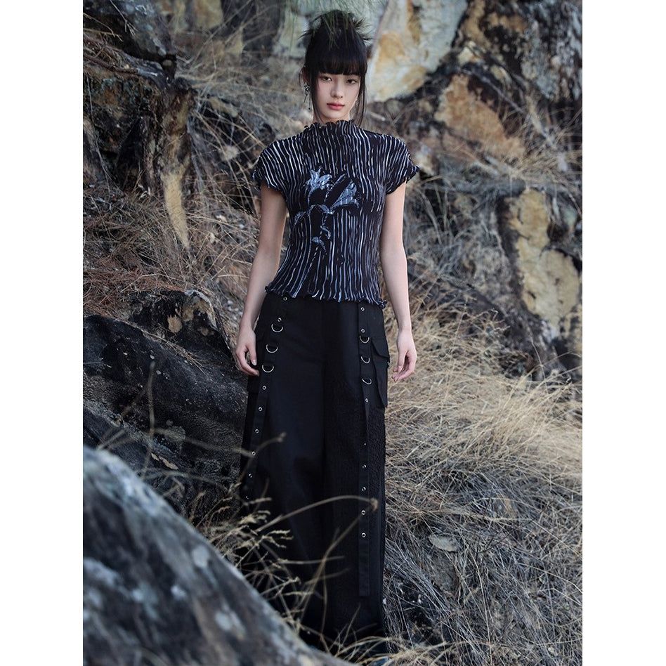 百合の花の水墨画ハイネックトップス