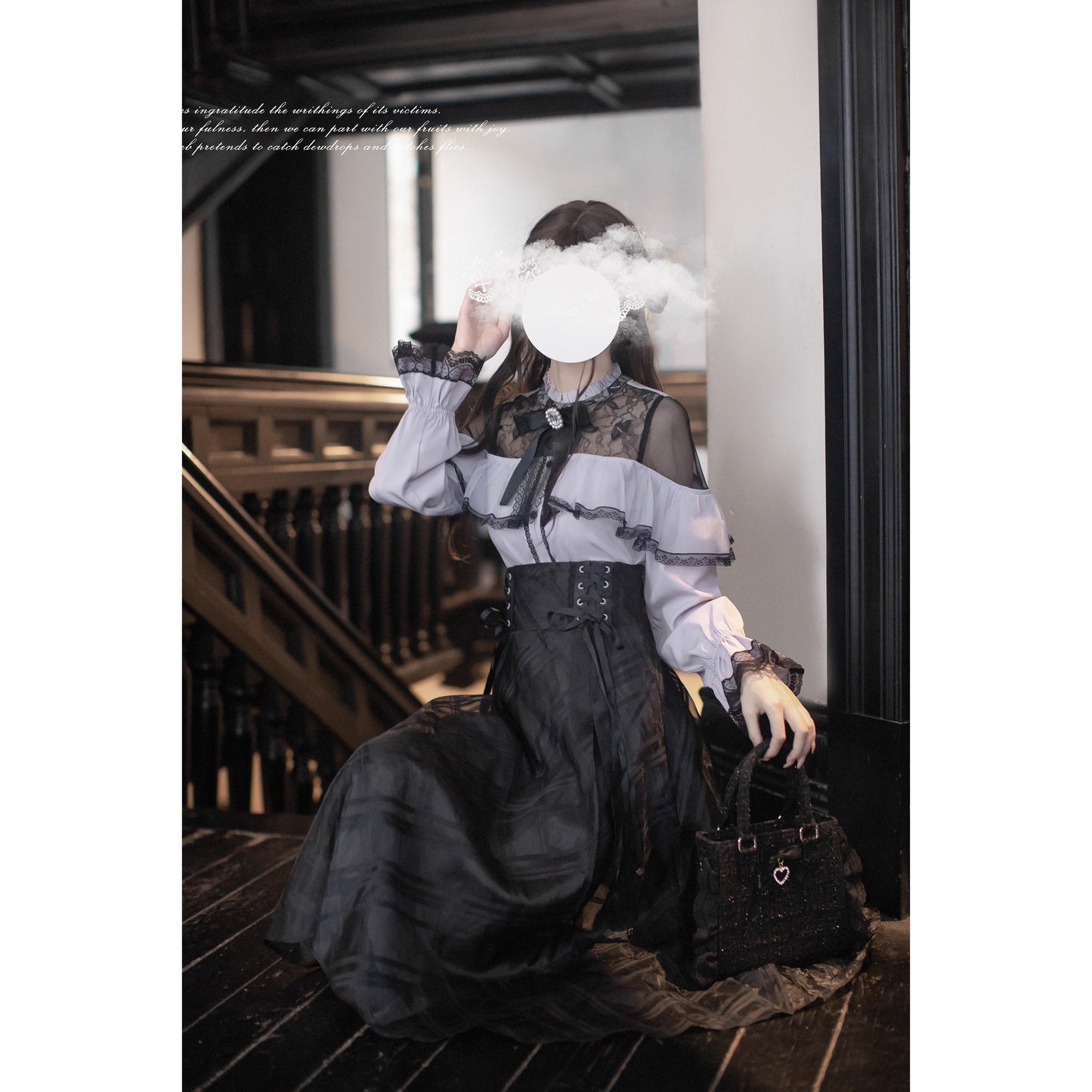 夜会の令嬢のケープトップスとコルセットスカート