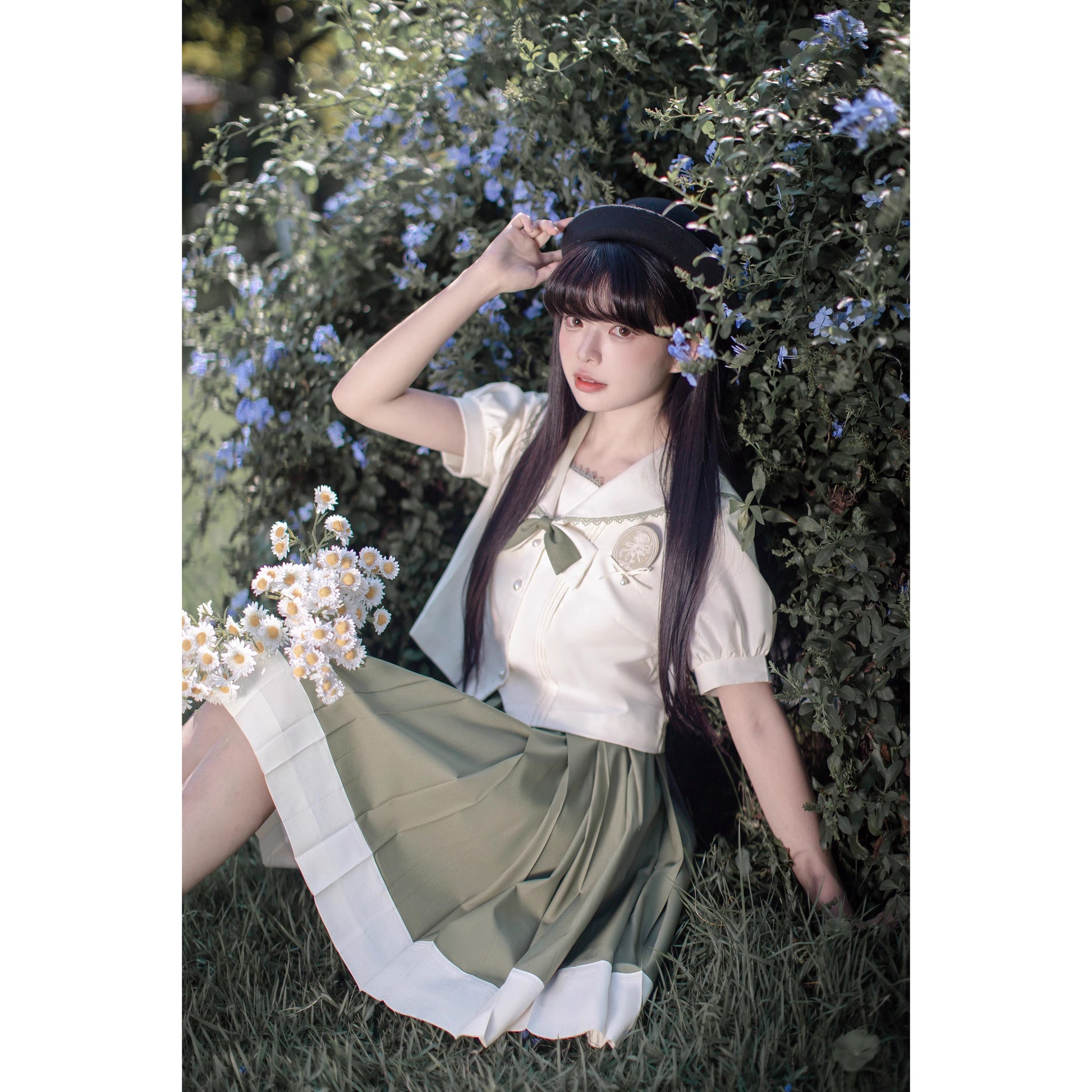 灰緑のお嬢様の文学セーラーブラウスとプリーツスカート