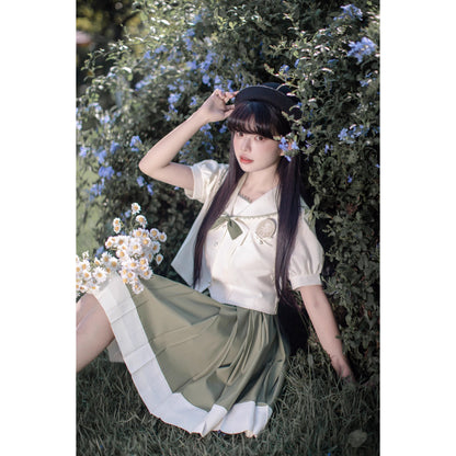 灰緑のお嬢様の文学セーラーブラウスとプリーツスカート