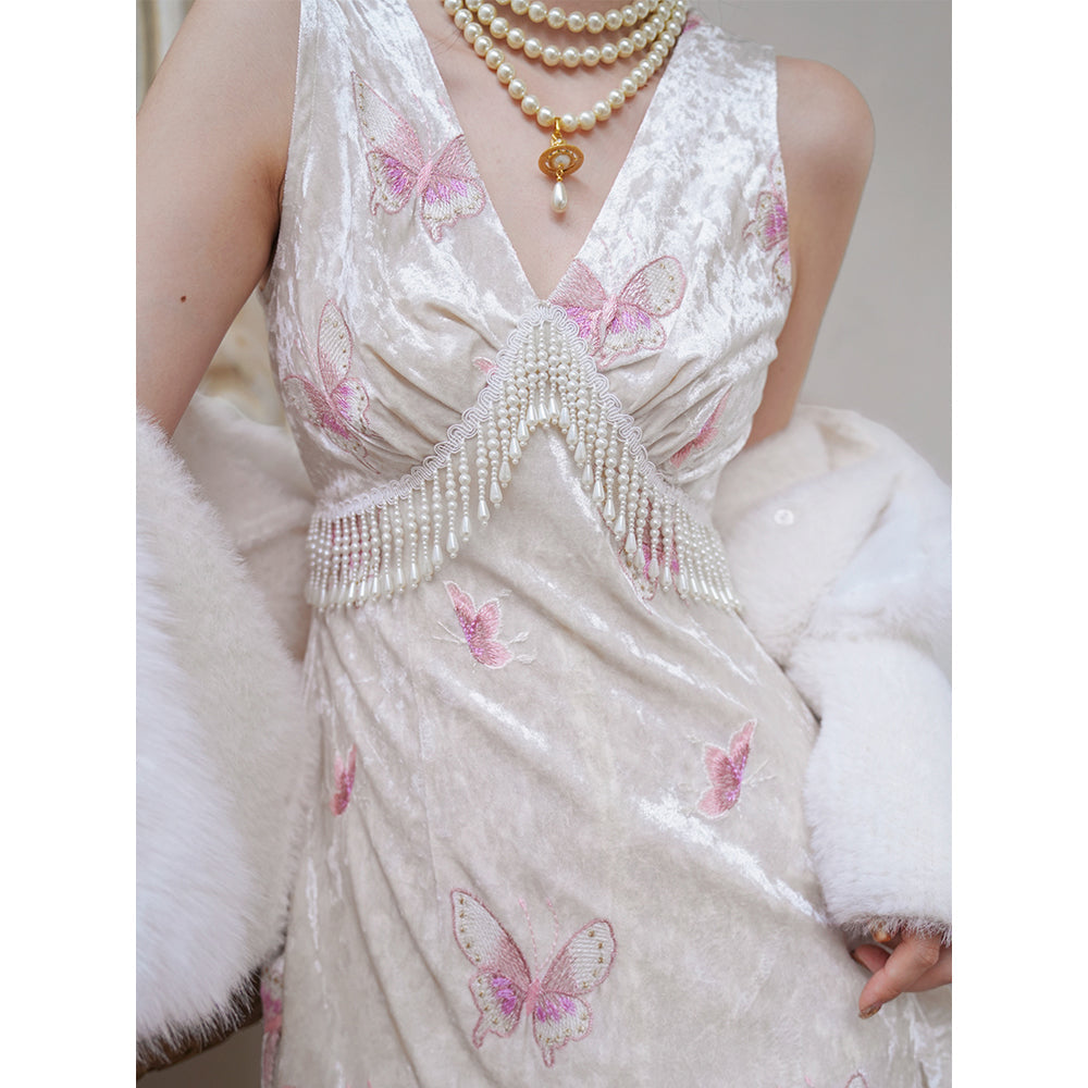 桃色の蝶々の刺繍ワンピース