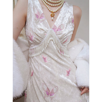 桃色の蝶々の刺繍ワンピース