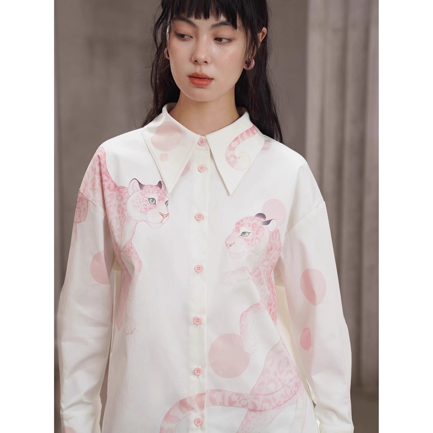 豹の挿絵ブラウス