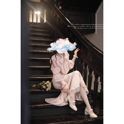 薄桜の令嬢のリボンブラウスとマーメイドスカート