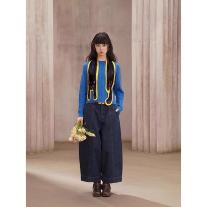 紺藍色のクロップドワイドデニムパンツ