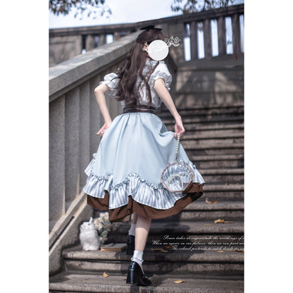 幻想のお嬢様のジャンパースカートとブラウス