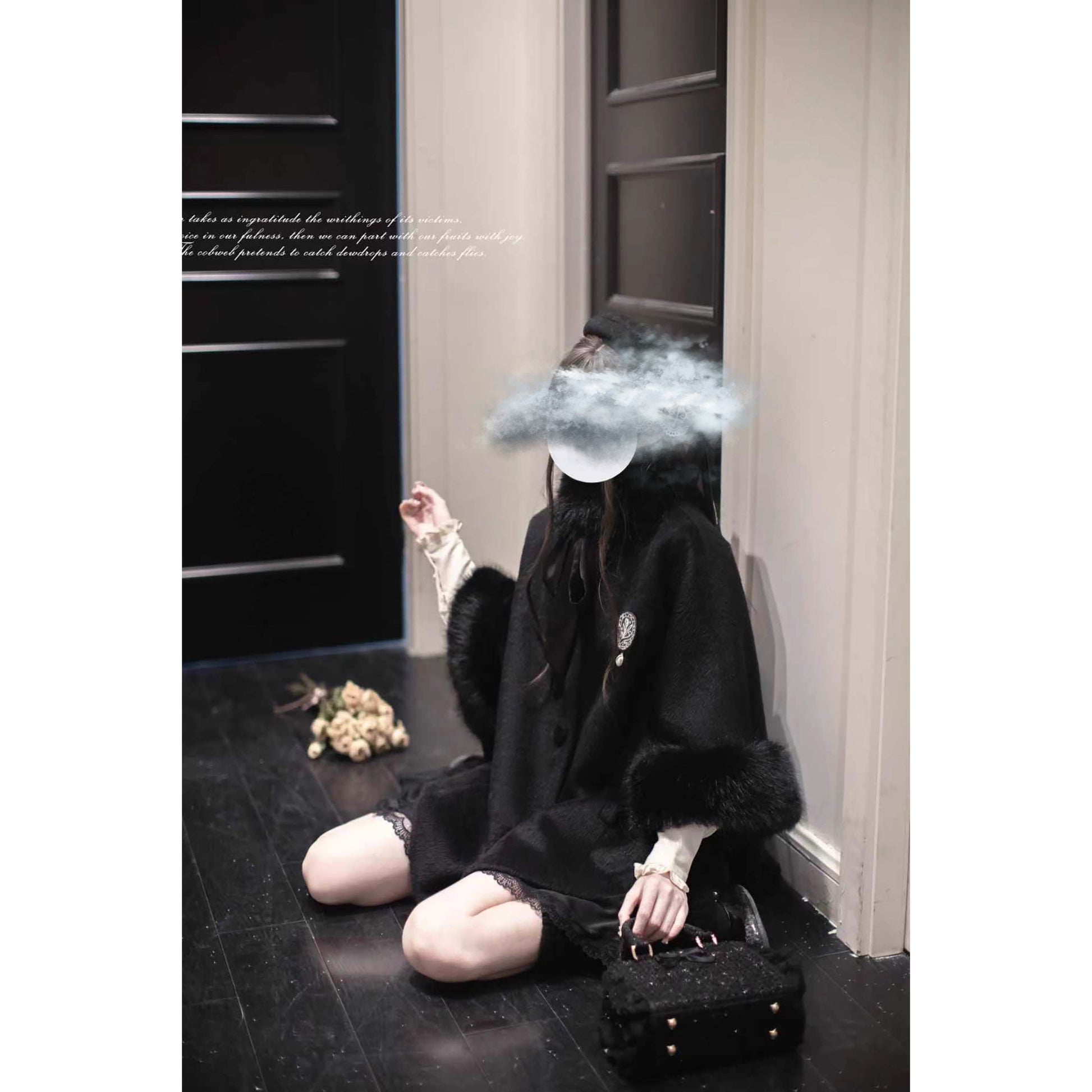 漆黒のお嬢様のウールケープコート