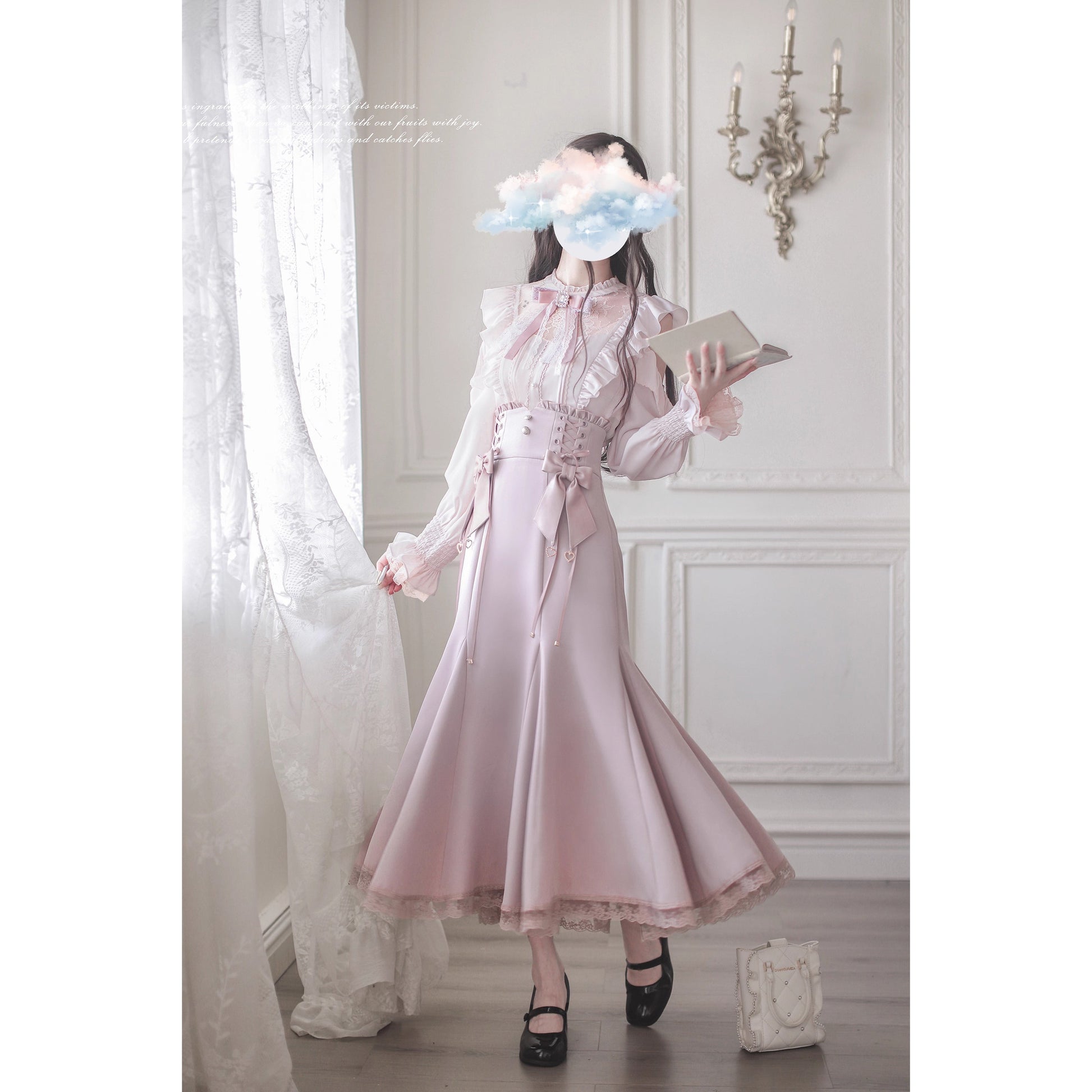 桜色の令嬢のフリルトップスとコルセットスカート