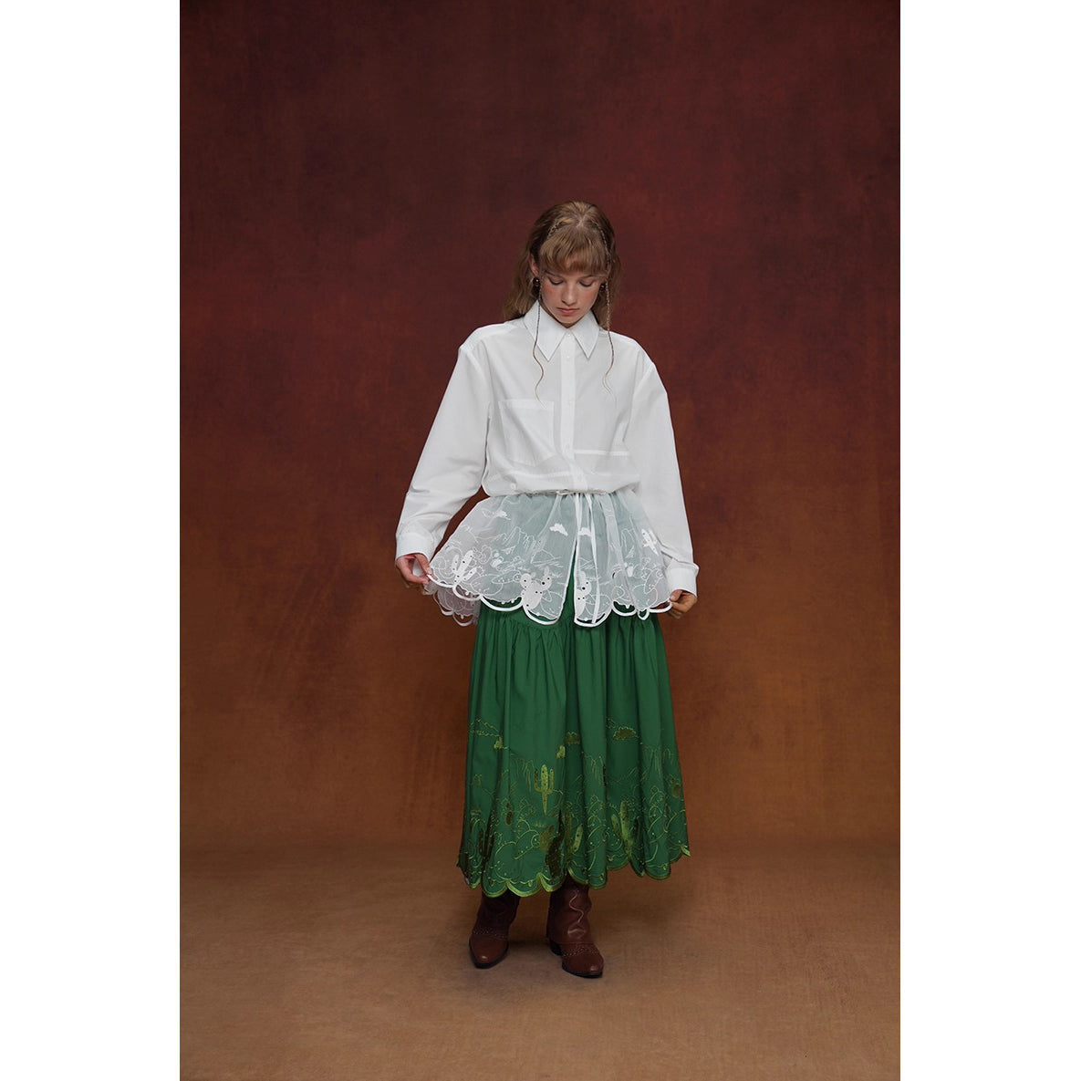 サボテンの花の刺繍チュールケープ