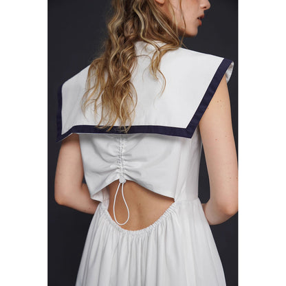 船乗り少女のセーラーワンピース