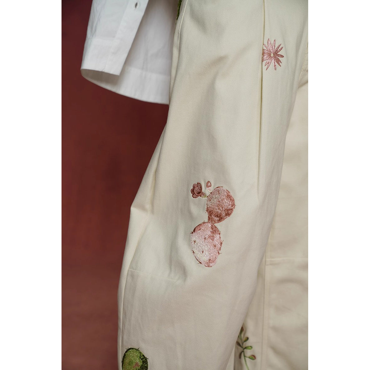 サボテンと花の刺繍ワイドパンツ