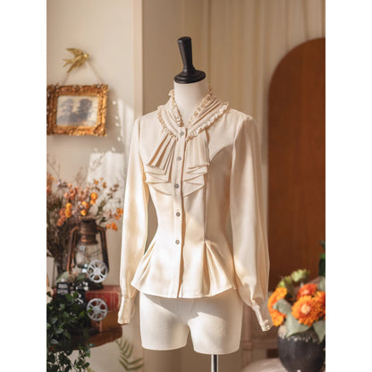英国のお嬢様のクラシカルブラウス