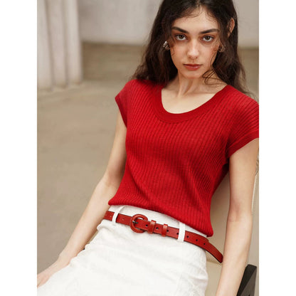 真っ赤な果実色のニットTシャツ