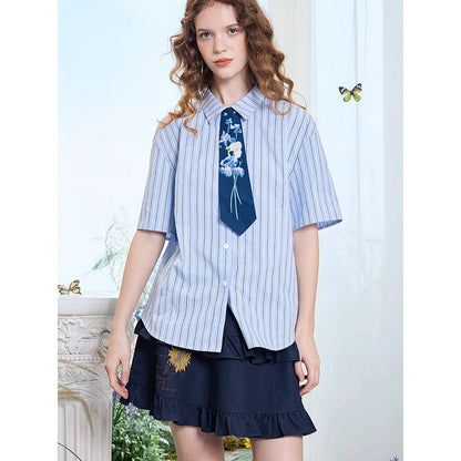 アイリスの花のネクタイブラウス