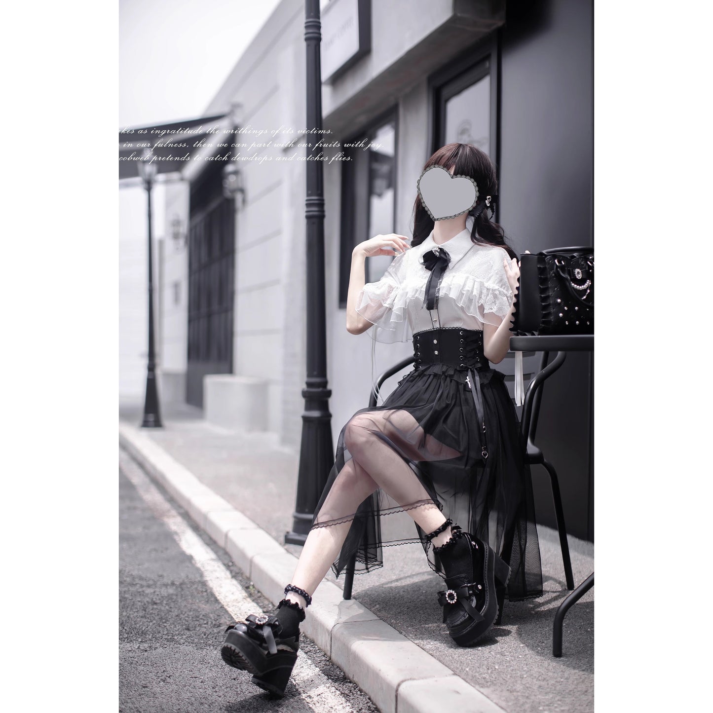 夜曲を奏でるお嬢様のトップスとコルセットチュールスカート