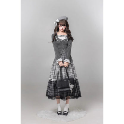 書斎のお嬢様のドッキングトップスとティアードスカート