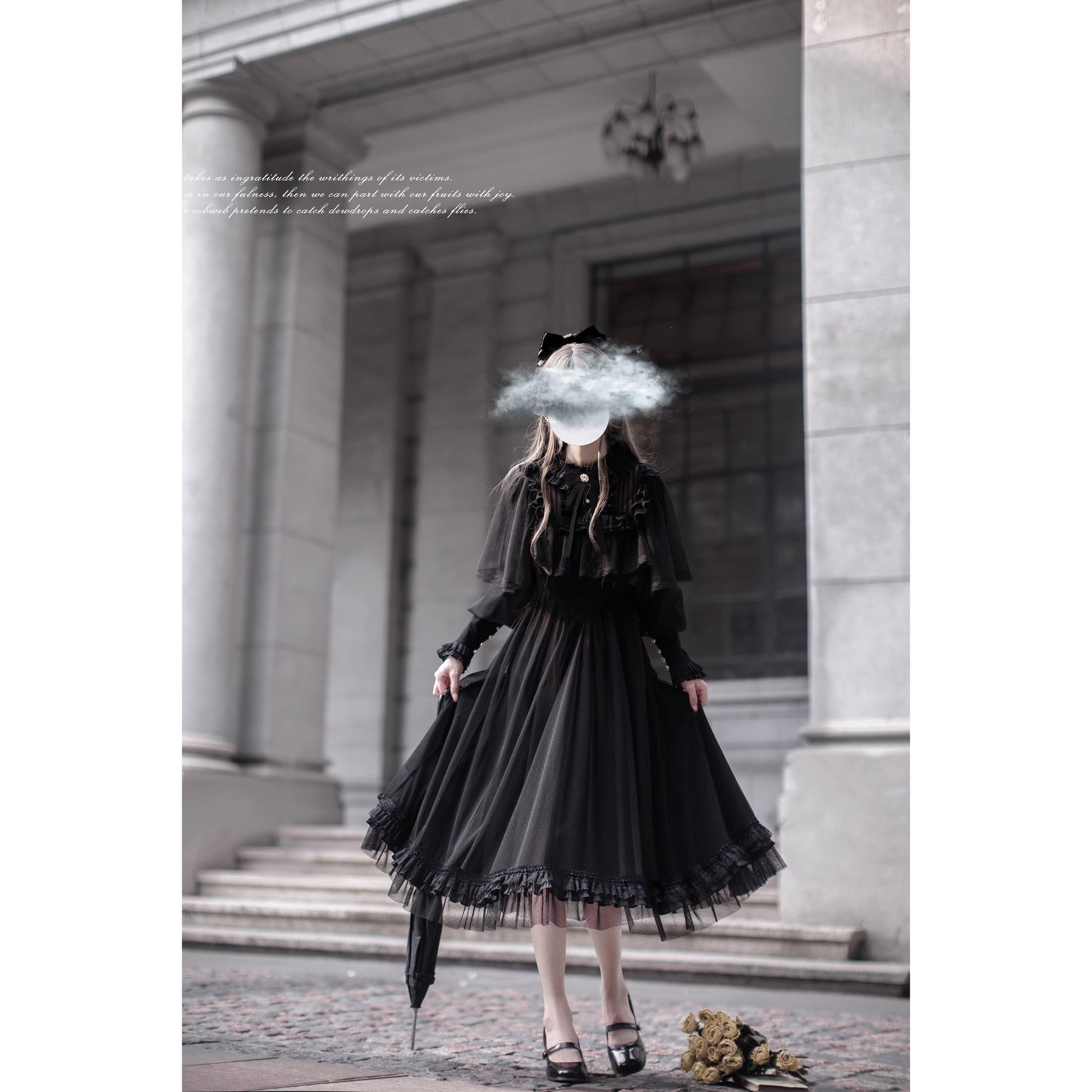 漆黒のお嬢様のチュールケープワンピース