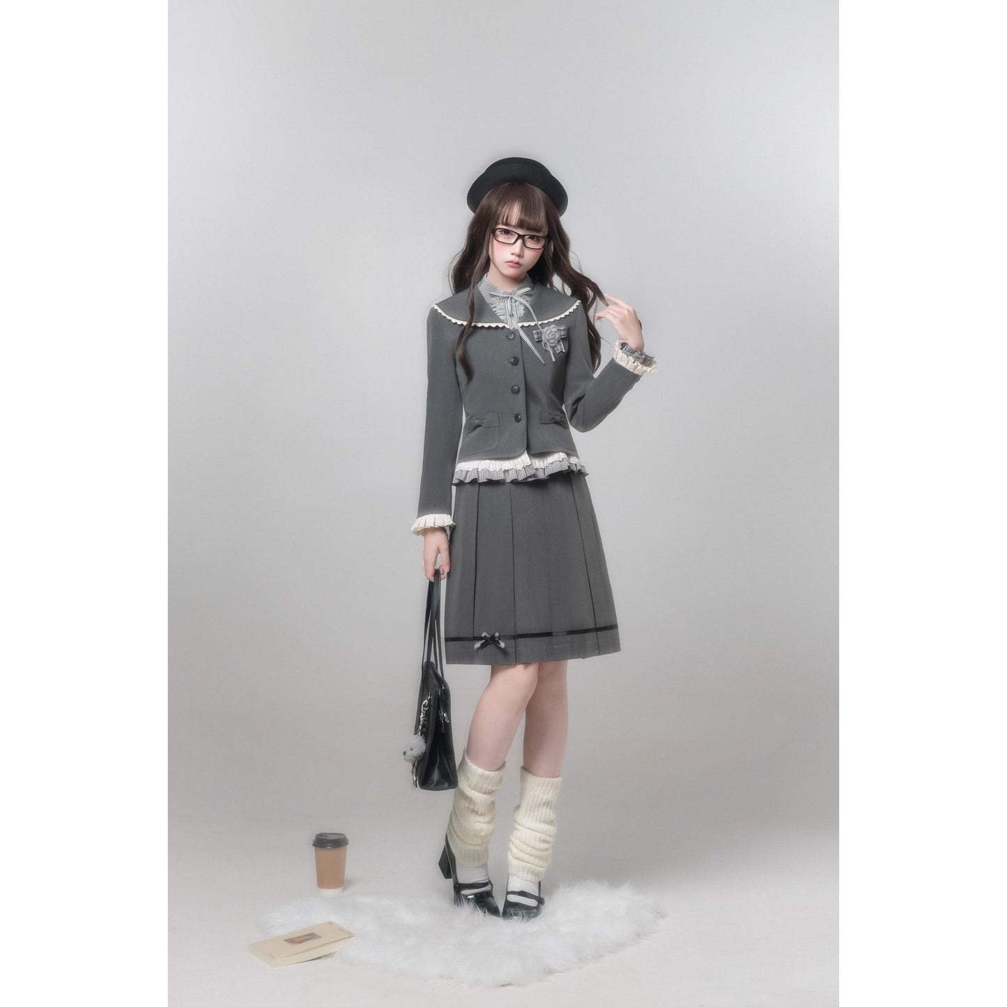 文学令嬢のジャケットとブラウスとプリーツスカート