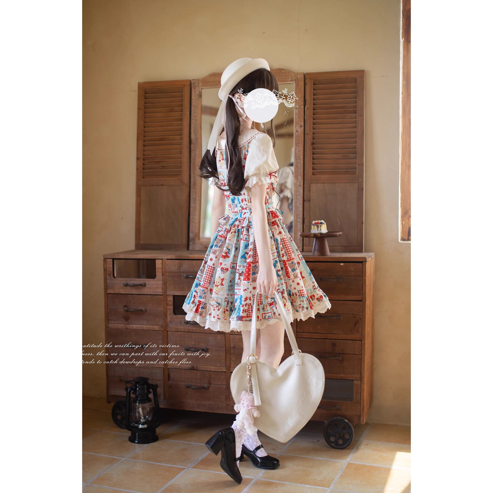 絵本の挿絵の刺繍ワンピース