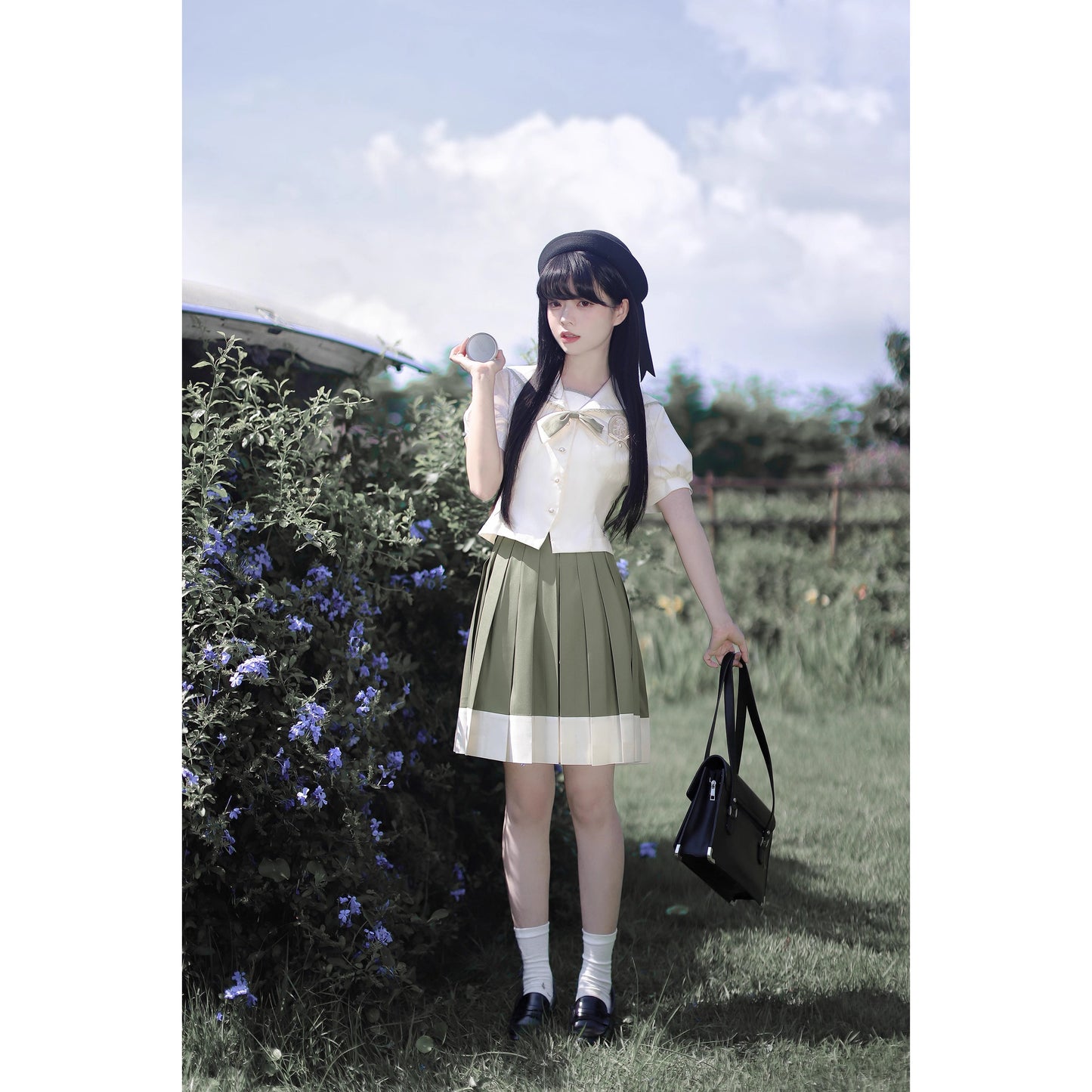 灰緑のお嬢様の文学セーラーブラウスとプリーツスカート