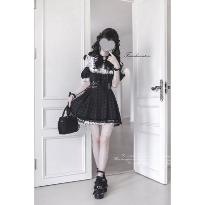 漆黒の堕天使の刺繍フリルワンピース