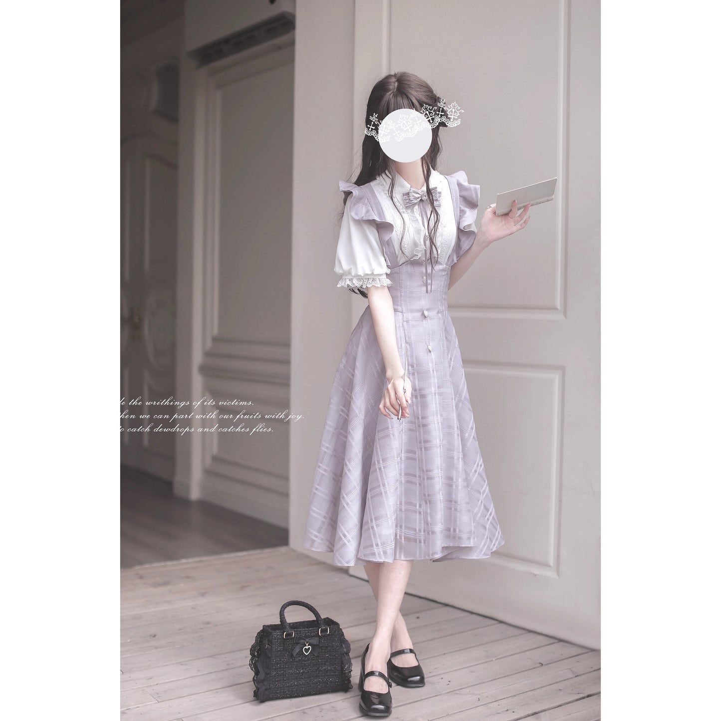 浅紫の令嬢のジャンパースカートとブラウス