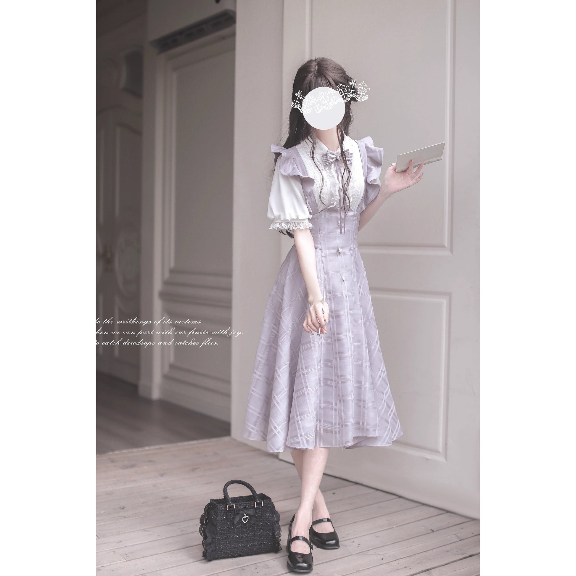 浅紫の令嬢のジャンパースカートとブラウス