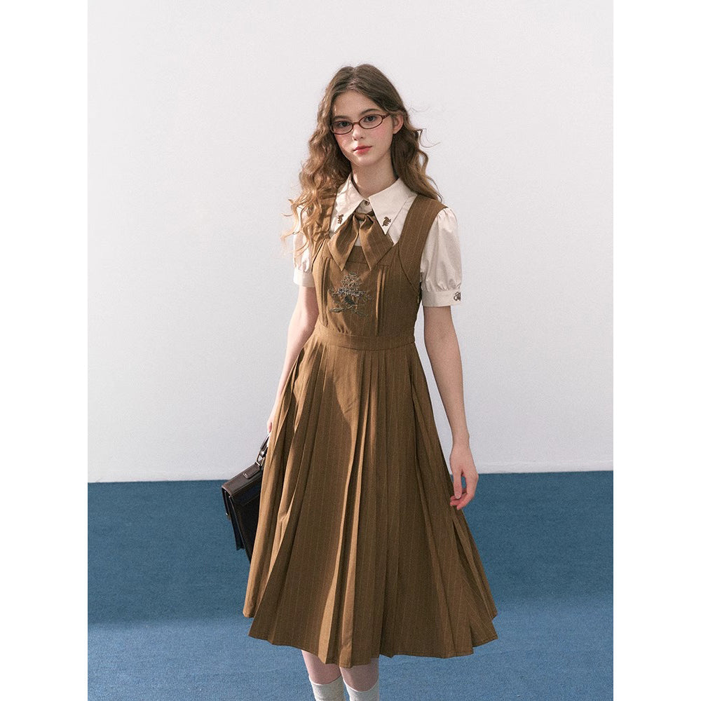 魔法学校の刺繍ジャンパースカートとブラウスとリボンタイ