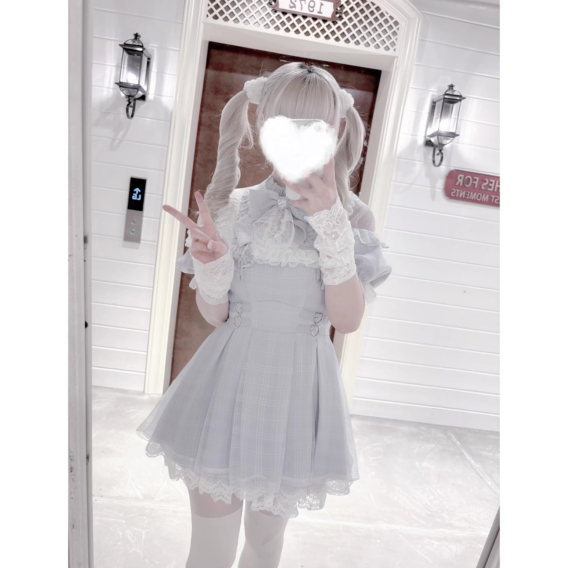 灰藍の天使の刺繍フリルワンピース